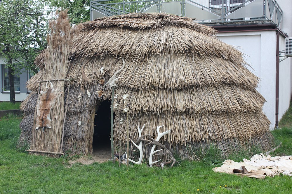 (De)constructing The Mesolithic. A History Of Hut Reconstructions In ...